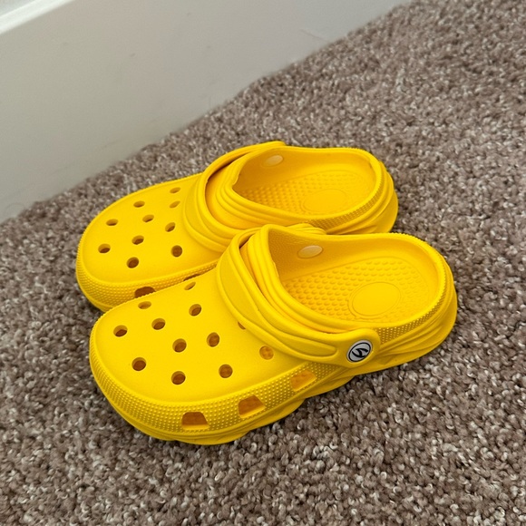 Waterproof Yellow Clogs - Picture 3 of 5